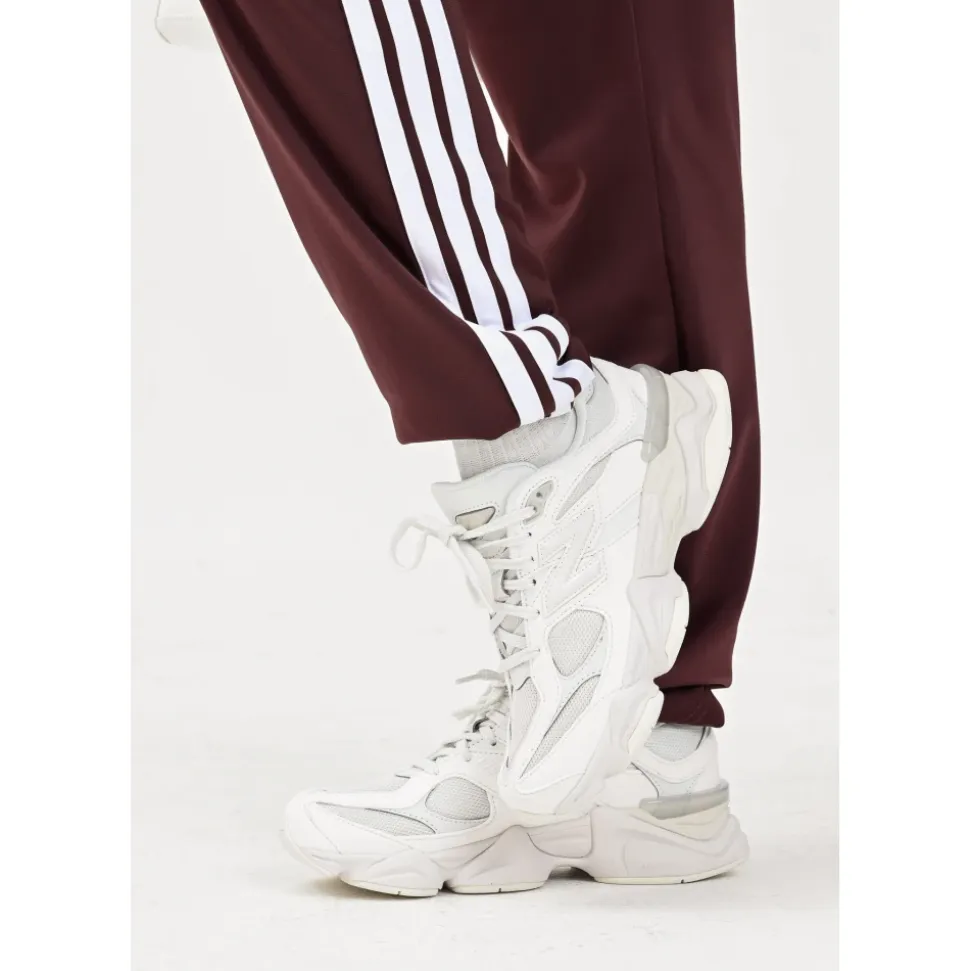 9060 Sneakers