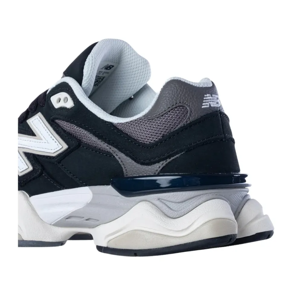 9060 Sneakers