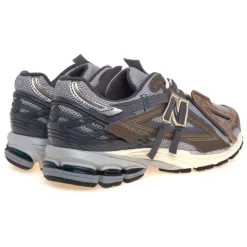 1906A Sneaker