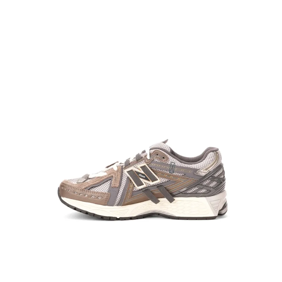1906A Sneaker