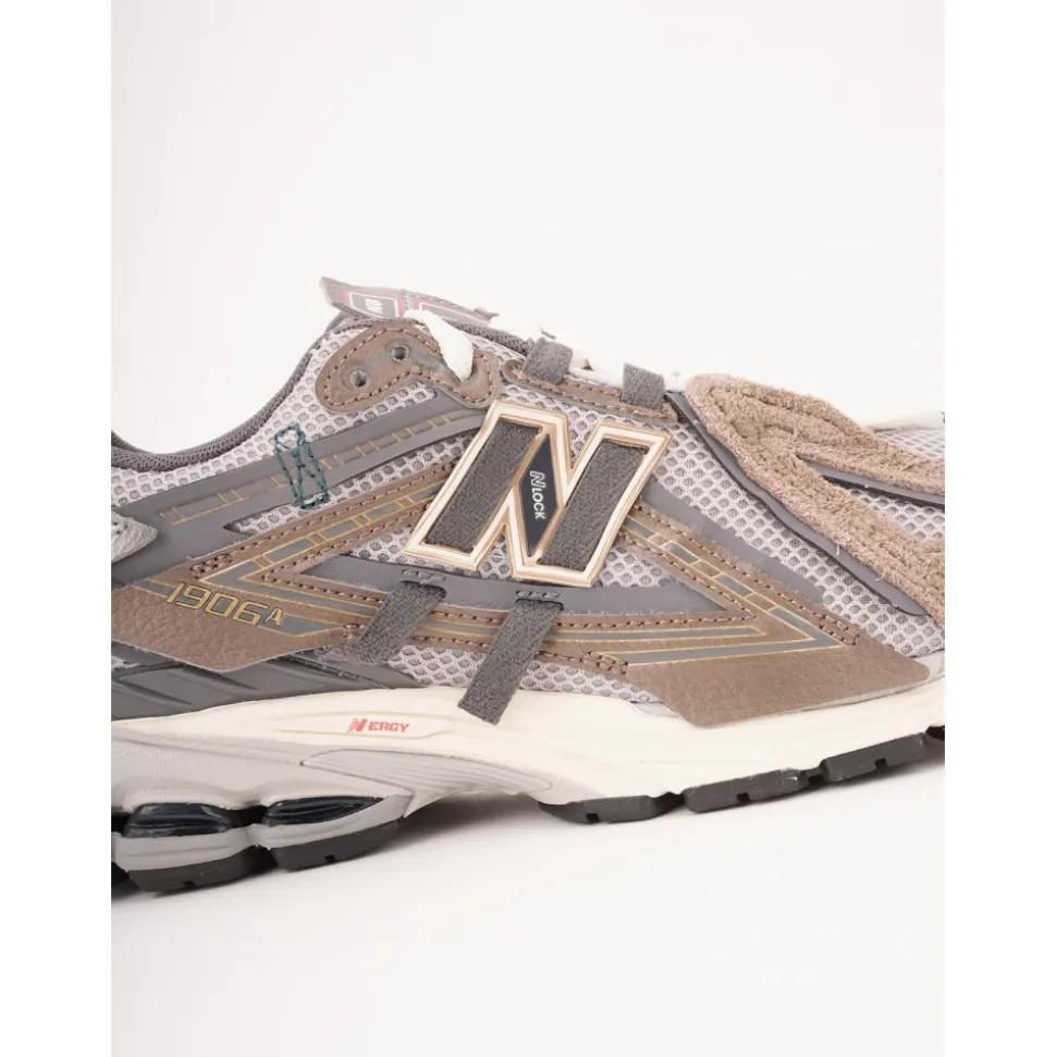 1906A Sneaker