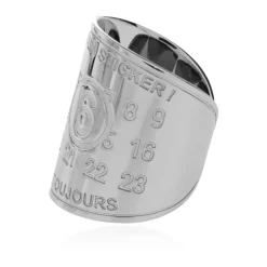 Anello con logo inciso