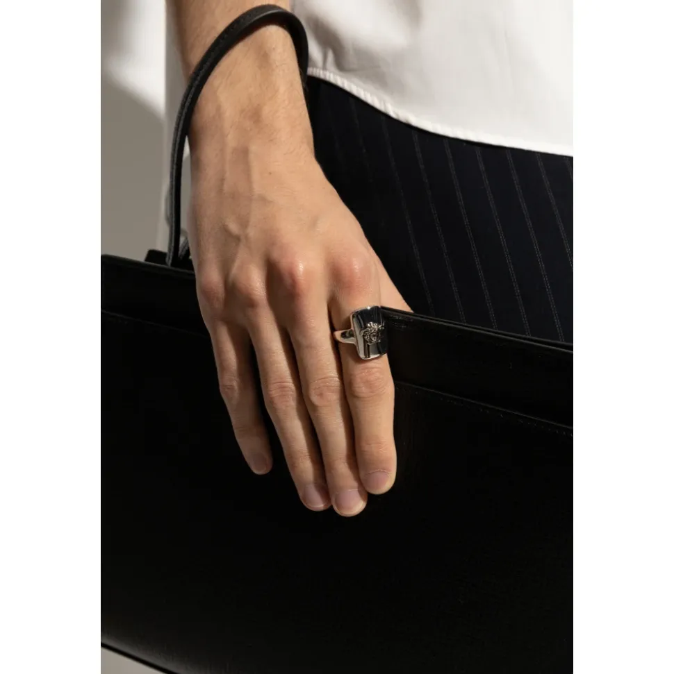 Anello sigillo con testa di Medusa