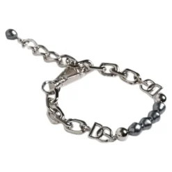 Bracciale con catena color argento e perle