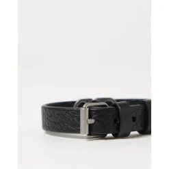 Bracciale in pelle strutturata con fibbia in metallo