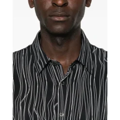Camicia con Stampa Grafica Fluida