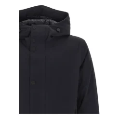 Cappotto con cappuccio e bottoni