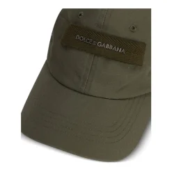 Caps
