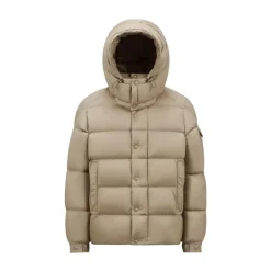 Chaqueta corta acolchada con capucha extraíble