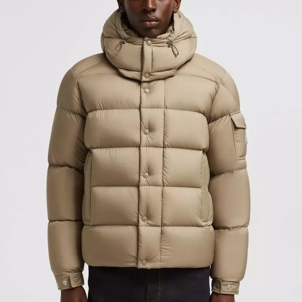 Chaqueta corta acolchada con capucha extraíble