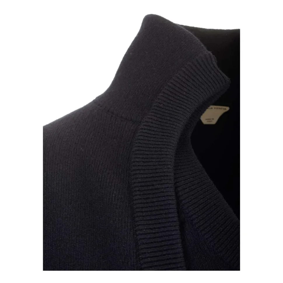 Compact wool sweater