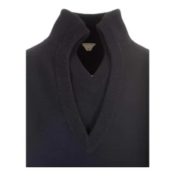 Compact wool sweater