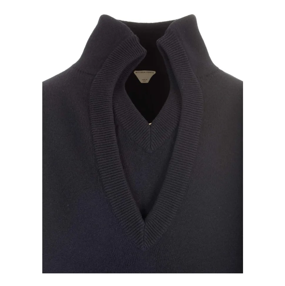 Compact wool sweater