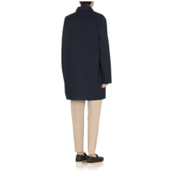 Impermeabile blu con colletto e tasche