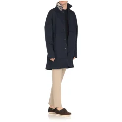 Impermeabile blu con colletto e tasche