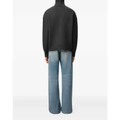 Maglione grigio con collo alto