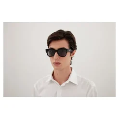 Occhiali da sole alla moda in nero