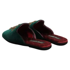 Pantofole in velluto verde con croce decorata