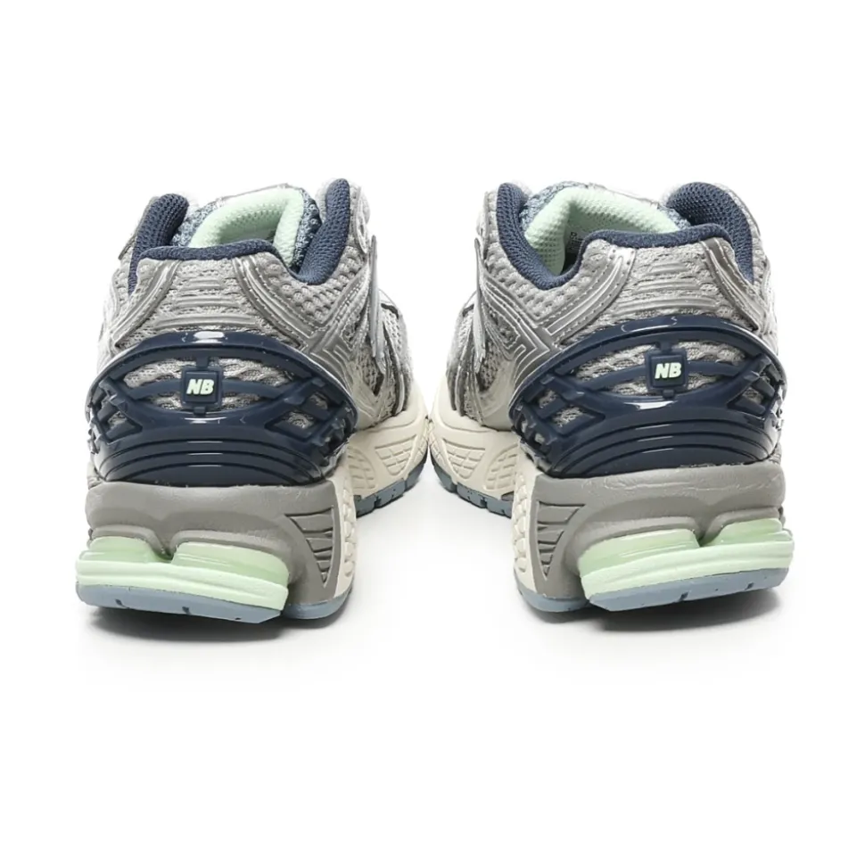 1906R Training Shoes