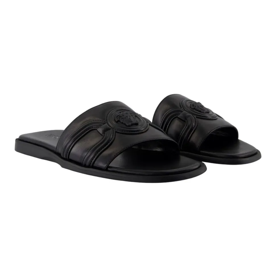 Sandali in Pelle Nera con Dettagli in Ottone