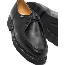 Scarpe Classiche in Pelle Nera con Lacci