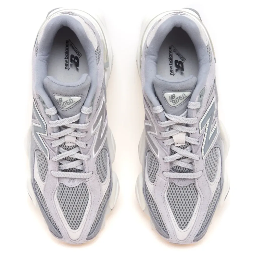 Sneaker New Balance 9060 in camoscio e tessuto
