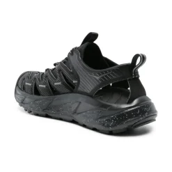 Sneakers nere leggere con design a taglio