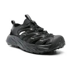 Sneakers nere leggere con design a taglio
