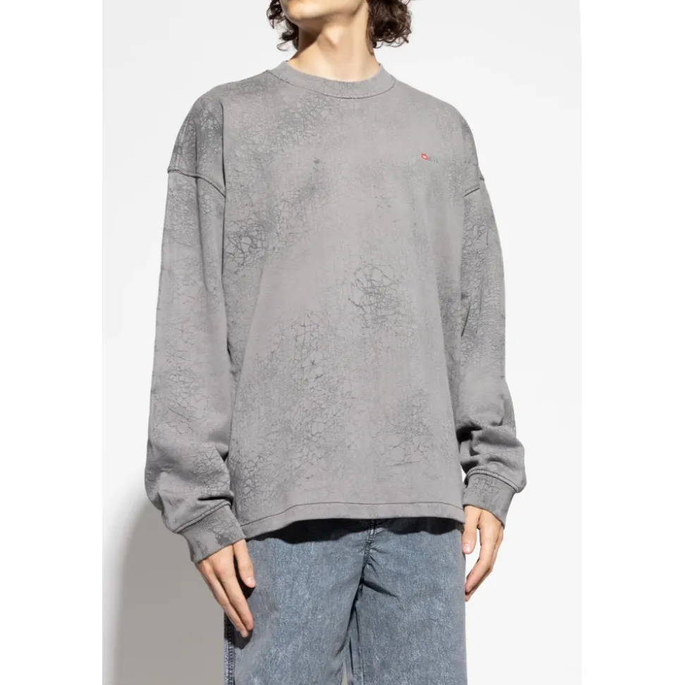 Sweatshirts & Hoodies